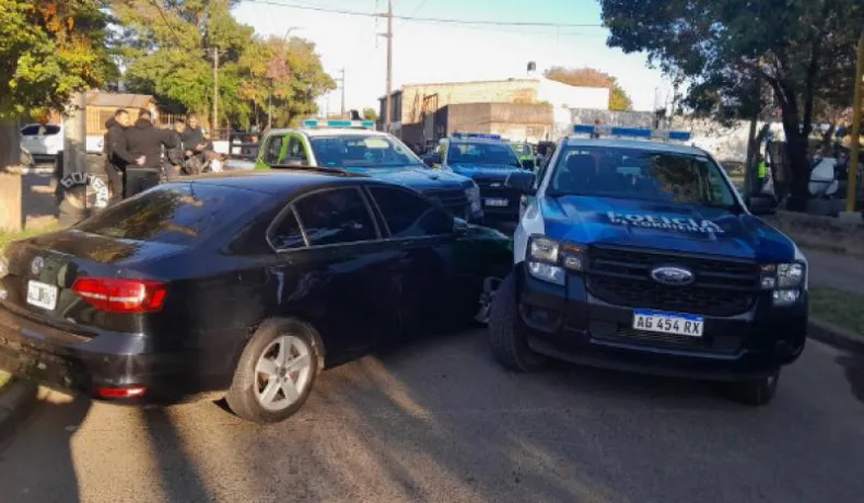Alcoholizado chocó a una policía