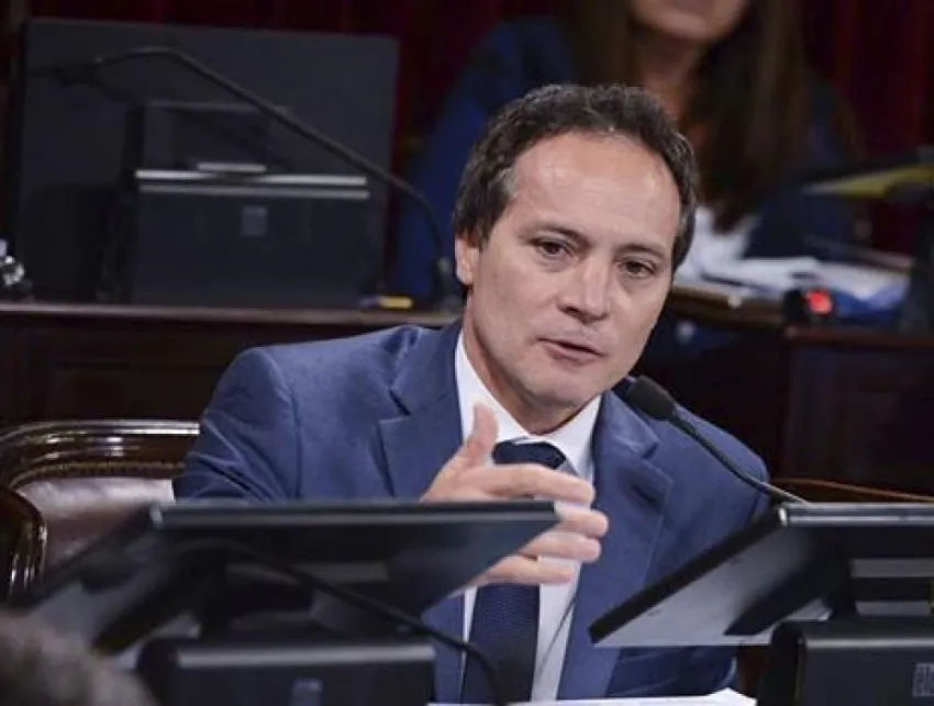 “Camau” Espínola cada vez mas lejos del PJ provincial