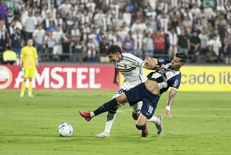 Boca perdió ante Alianza Lima y esta obligado a ganar en “La Bombonera”
