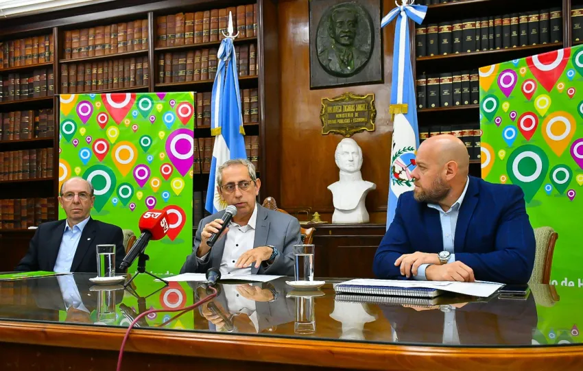 El Gobierno oficializó el incremento de salarios a los trabajadores de la administración pública 