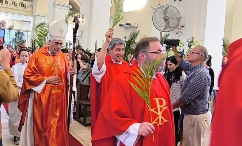 En la bendición de ramos Larregain instó a “construir un mundo más humano”