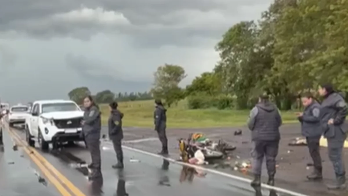 Accidente fatal tras el choque entre una moto y una camioneta en Ruta 12