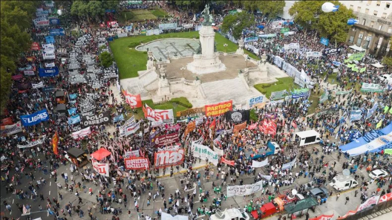 El Presidente busca frenar el aumento para los jubilados