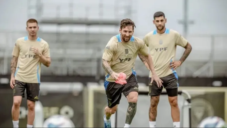 El DT Tendría al capitán en el plantel para última gira y convocaría a nuevos jugadores