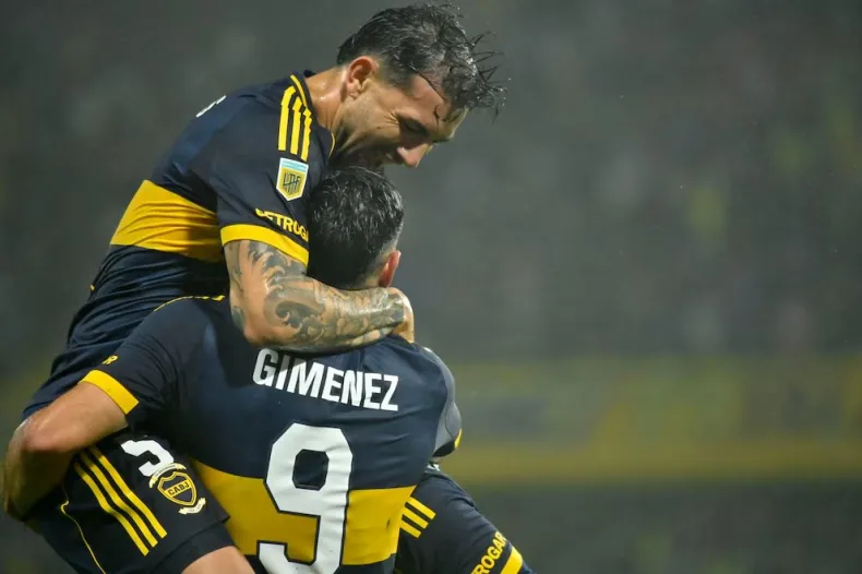 El Xeneize se impuso 5 a 0 ante Newell’s y llegó a la cima