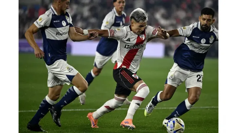 Gimnasia le ganó 1 a 0 a River en el Monumental