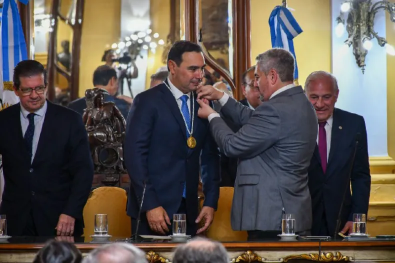 Valdés recibió la bandera de la libertad civil